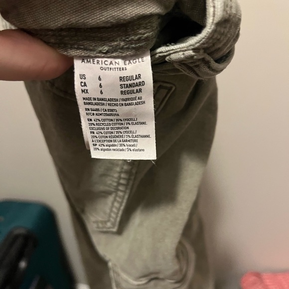 American Eagle Outfitters Women's Boot Cut Cargo Pants in Olive Green - Picture 3 of 3